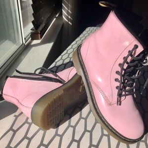 Kids Dr. Martens “Delaney” style size Us 4M